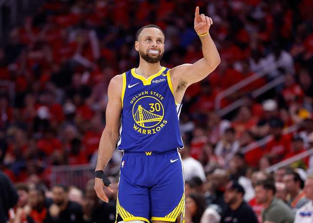 5月7日NBA季后赛次轮G1：勇士胜森林狼，库里左腿筋拉伤退赛