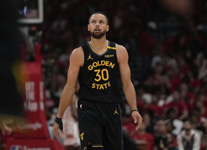 NBA 季后赛森林狼主场迎战勇士，库里退场仍遭勇士力克