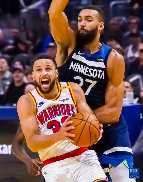 NBA 季后赛森林狼主场迎战勇士，库里退场仍遭勇士力克