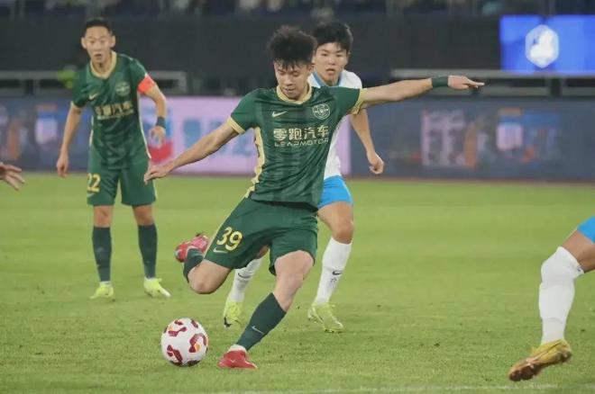 中超18岁新星王钰栋与德甲门兴传闻引热议，天赋待量化转化