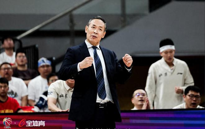 总决赛第一场北京队六人得分上双取胜，此人攻防关键正负值全队最高