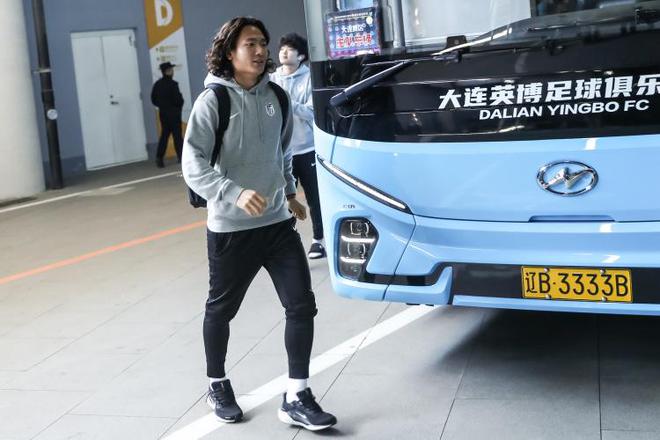 中国男足备战世预赛18强赛提速，新面孔或加入，王钰栋等受关注