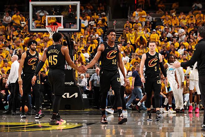 NBA东部半决赛G3：骑士扳平总比分，德安德烈-亨特表现不佳
