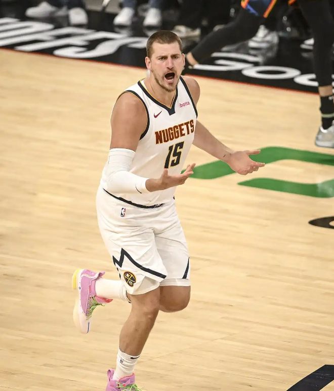 5月10日NBA西部半决赛掘金主场迎雷霆，比赛进程激烈胶着