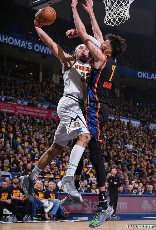 NBA西部半决赛G3：掘金主场险胜雷霆，阿隆-戈登表现出色
