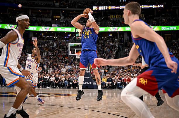 NBA西部半决赛G3：掘金主场险胜雷霆，阿隆-戈登表现出色