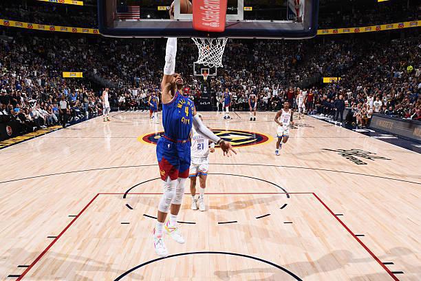 NBA西部半决赛G3：掘金主场险胜雷霆，威少表现亮点与不足并存