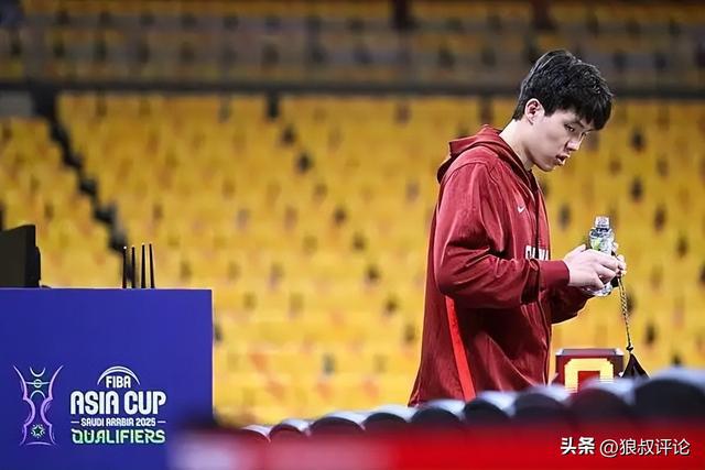 5 月 11 日杨瀚森与美方老板富保罗会面比试投篮引热议