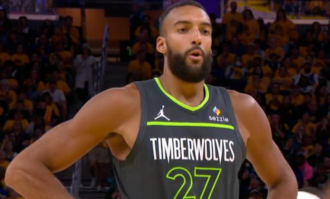5月11日NBA季后赛西部半决赛G3：森林狼队险胜勇士队，总比分2-1晋级在望