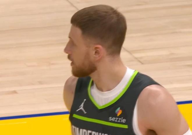 5月11日NBA季后赛西部半决赛G3：森林狼队险胜勇士队，总比分2-1晋级在望