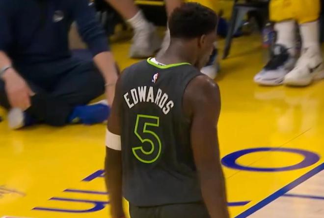 5月11日NBA季后赛西部半决赛G3：森林狼队险胜勇士队，总比分2-1晋级在望