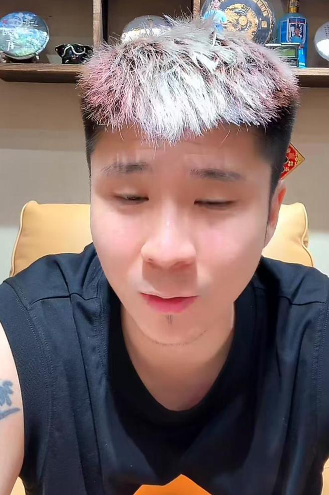 前大连英博球员赵明剑直播带货聊足球，发表诸多个人观点