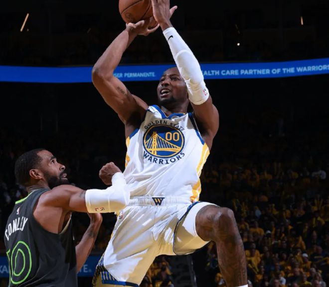 NBA 季后赛：金州勇士主场迎战森林狼，库里伤缺形势紧张